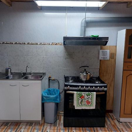 Hostal Y Cabanas Ventisquero プエルト・プユワピ エクステリア 写真