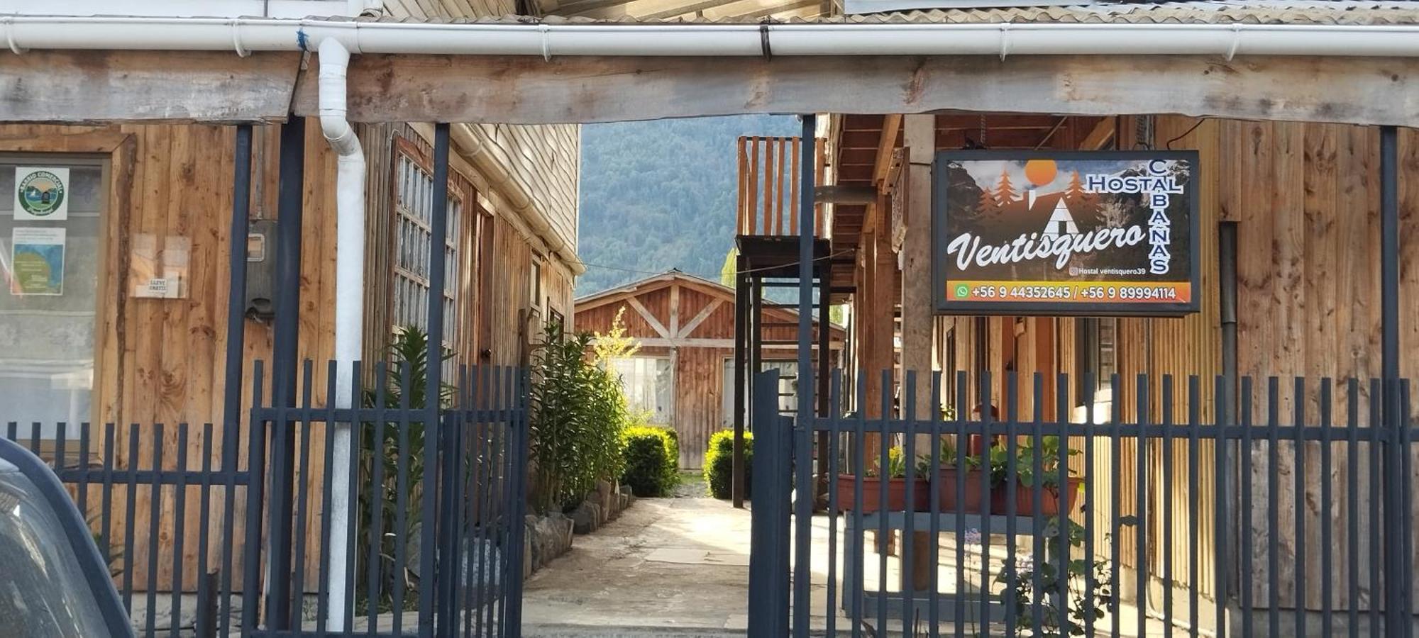 Hostal Y Cabanas Ventisquero プエルト・プユワピ エクステリア 写真
